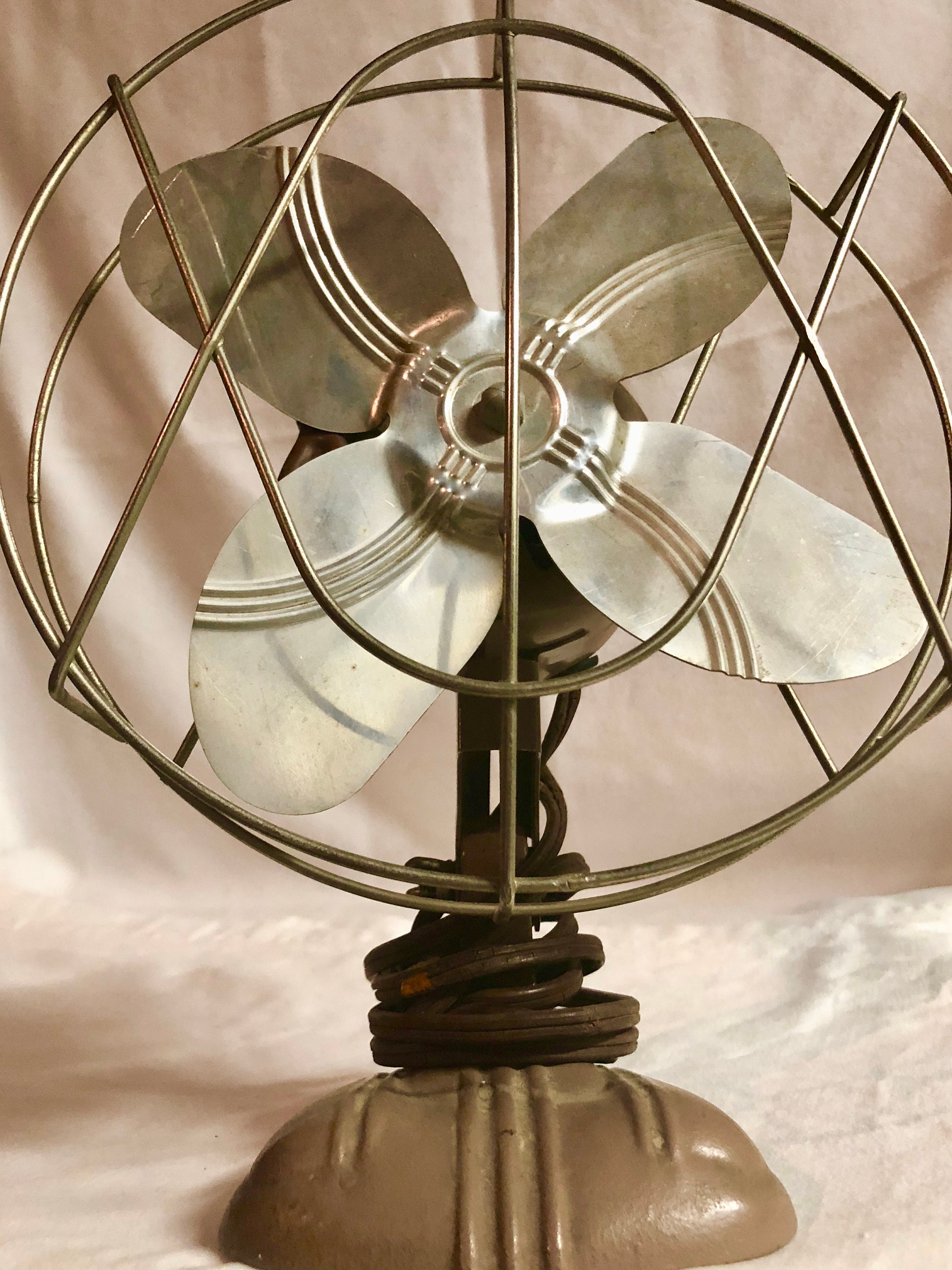 Vintage 1930's Mocha Brown Electric Metal Desk/Table Fan