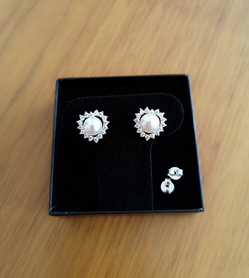 Anniversary Gift Women/'s earrings Bridal Jewelry Pearl Earrings Gift for mom Gift for her Heart earrings Diamond Halo Pearl Earrings