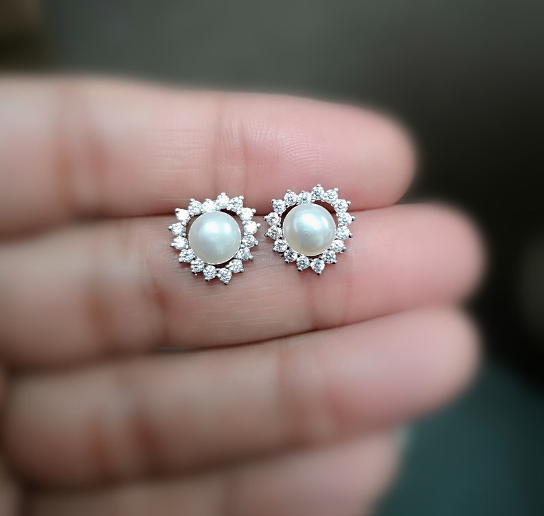 Anniversary Gift Women/'s earrings Bridal Jewelry Pearl Earrings Gift for mom Gift for her Heart earrings Diamond Halo Pearl Earrings
