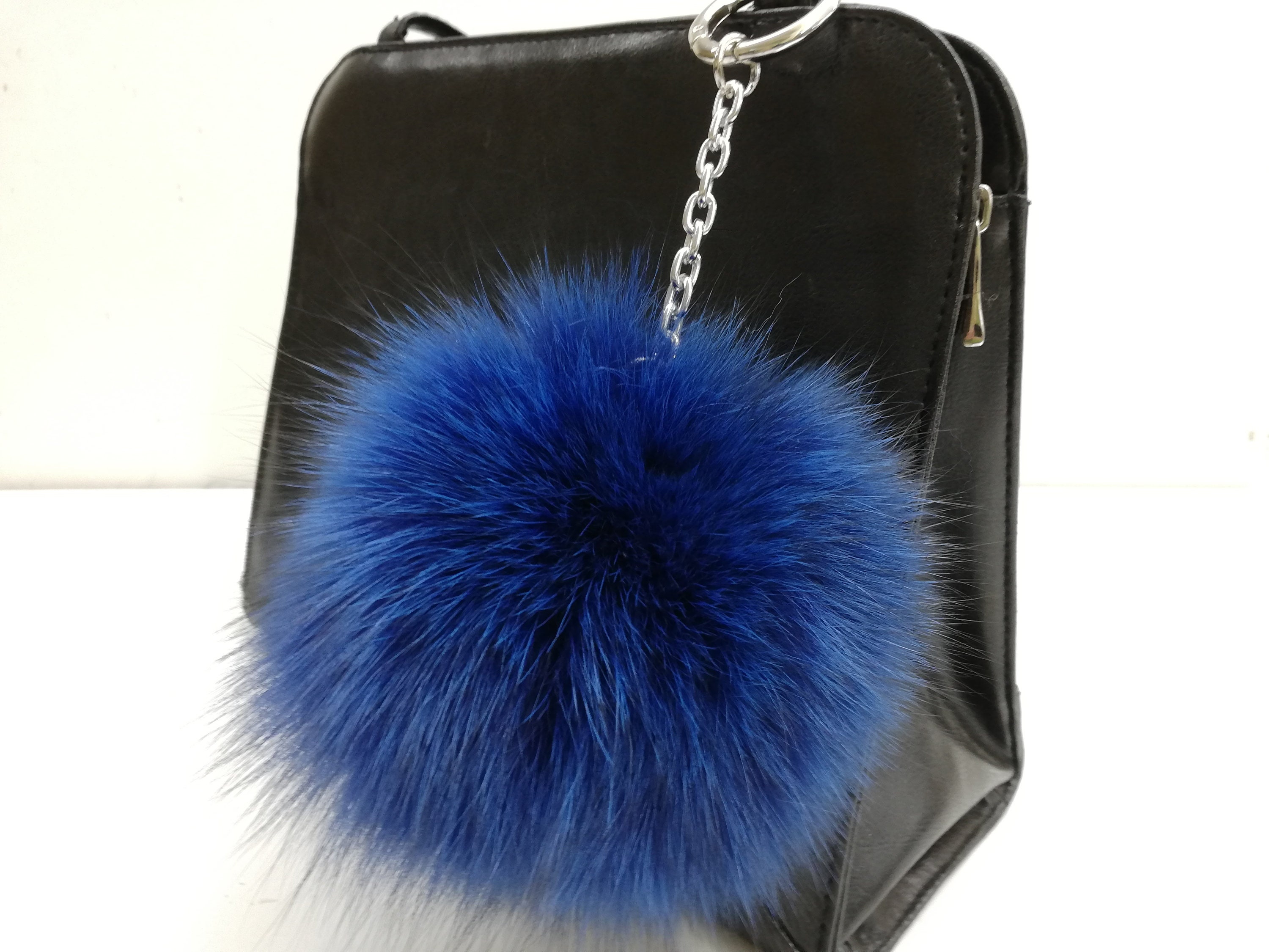 BBSUN Genuine Fox Fur Pom Pom Keychain for Womens Bag Purse Charm Silver Ring Baby Fluffy Fur Ball Keychain (Black)