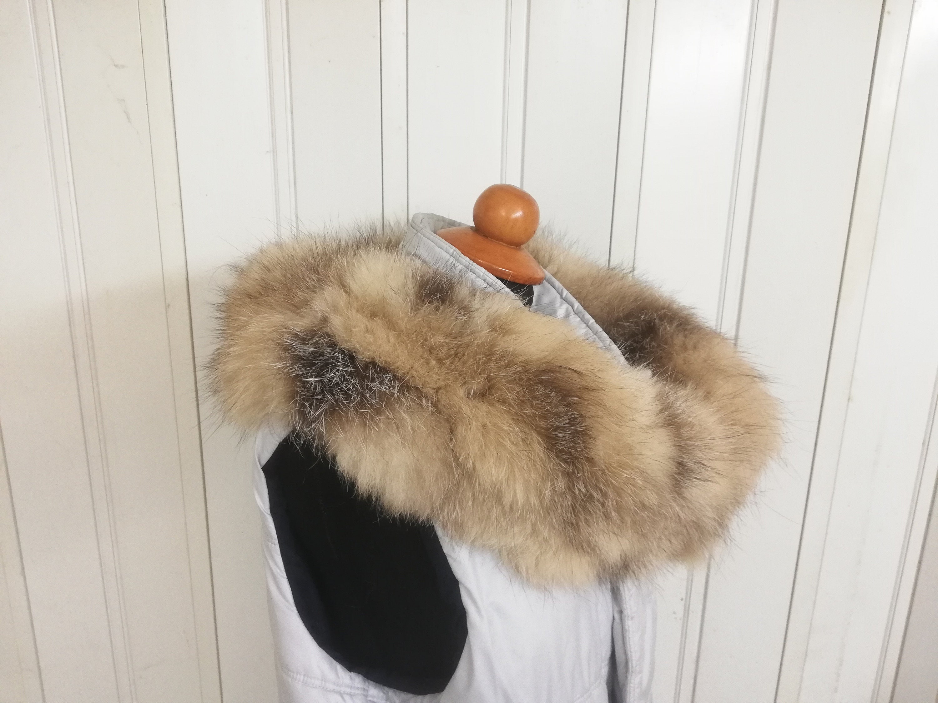 BY ORDER XXL Real Fox Fur skin Trim Hood With Lining and Buttons, White and  Black Fox Fur Collar, Large Fur Scarf Ruff, Real Fur Hood 