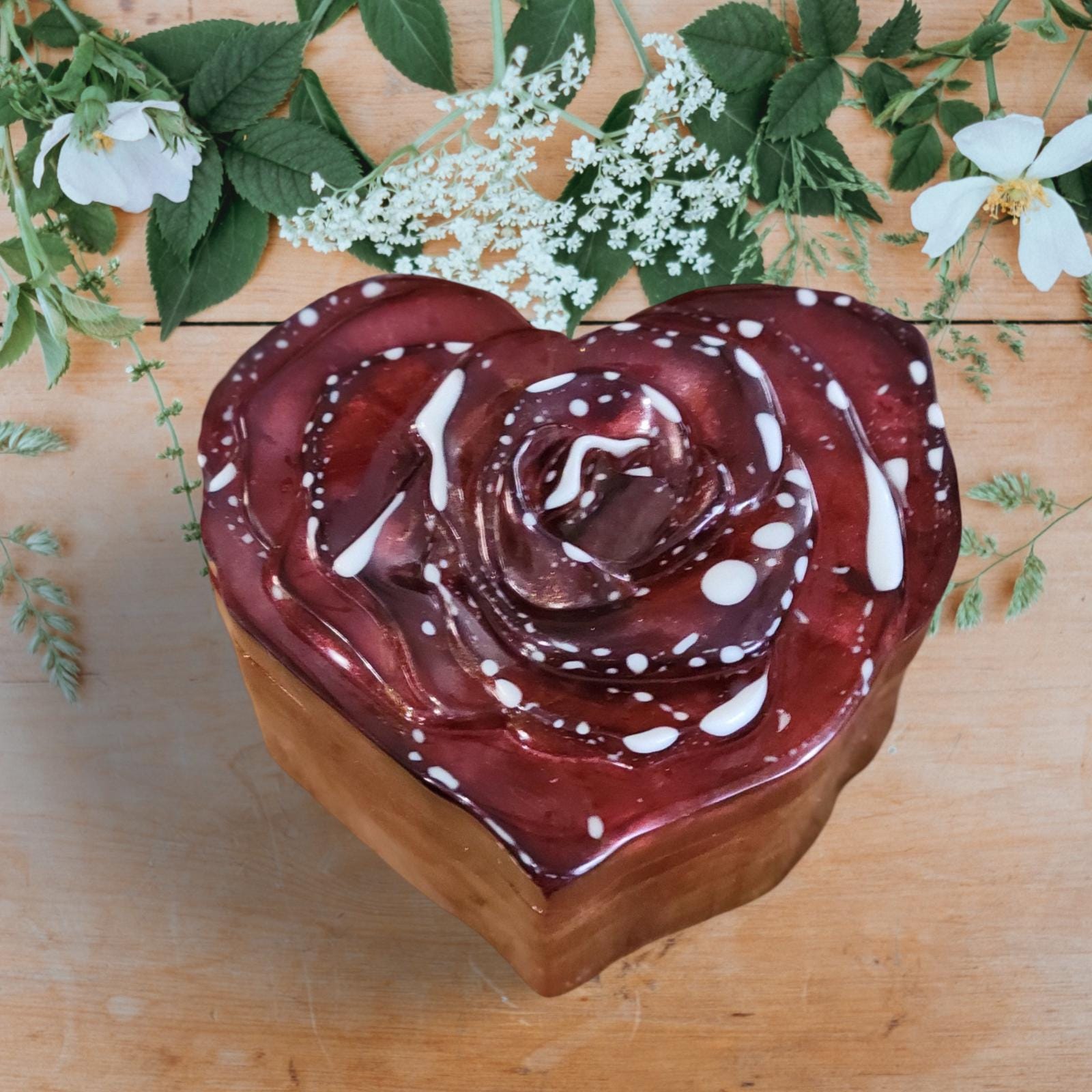 Romantic Red & Gold Resin Heart Trinket Box with Rose Lid-Sturdy Keepsake or Jewelry Holder-3.75'' x 3.5'' x 2"-Sweetheart Gift - Thumbnail 2