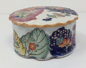 Rare Unique Vintage Tobacco Leaf Lidded Dish-Scalloped edges- jewelry dish-Chinese Porcelain box Tobacco Leaf (Earthenware)Mottahedeh type