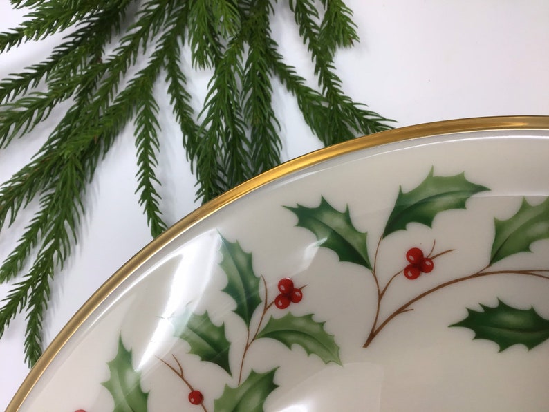 5 Pattern plates available by Lenox Holly and berries gold rim Beautiful 10 inch plates Holiday 5 plates left.sold separately