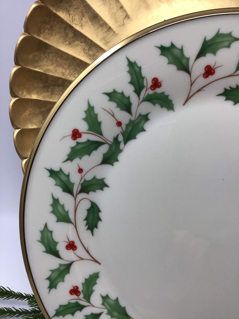 5 Pattern plates available by Lenox Holly and berries gold rim Beautiful 10 inch plates Holiday 5 plates left.sold separately