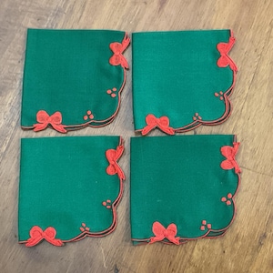Christmas Napkins (4) Red Bow Cocktail NAPKINS VTG  cocktail green linen napkins trimmed in red. W-C Designs, (Only 4 napkins LEFT)