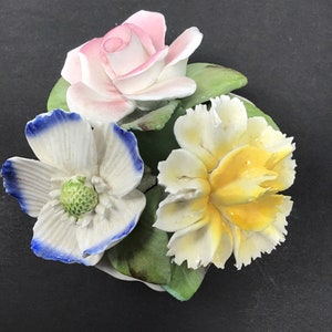 Fiori di porcellana d&#39;epoca, Royal Stratford Fine Bone China, Bouquet Staffordshire Inghilterra, fiori di porcellana, stile Capodimonte