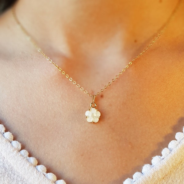 Collier fleur de Cerise blanche • Chaine en or gold filled 14k • Bijou étincelant • Bijou de tous les jours • Idée cadeau noël