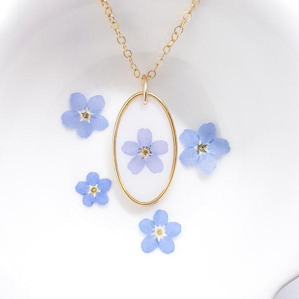 ARIEL • Collier Ovale Forget Me Not en Résine • Véritable Myosotis • Collier de demoiselle d’honneur • Cadeau fêtes des Mères • Cadeau femme