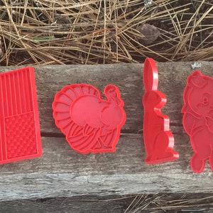 6 Tupperware Cookie Cutters, Thanksgiving, Easter, Fourth of July, Happy Birthday