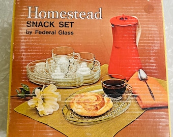 Vintage Snack Set, Federal Glass, Homestead Pattern, Vintage 1960s, Set of 4 Cups and 4 Plates