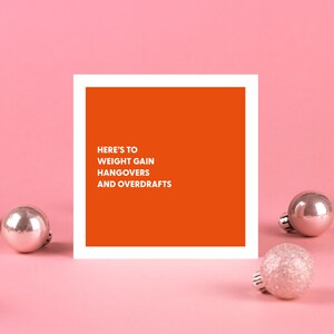 Lustige Weihnachtskarte | Hier ist Zu Gewichtszunahme, Kater und Überziehungen | Frohe Weihnachten | Rote Weihnachtskarte | Typografische Weihnachtskarte