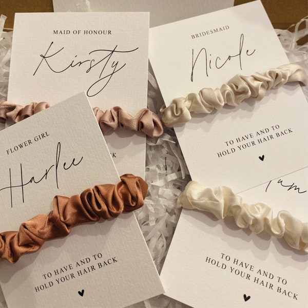 Henne Do Scrunchies | Brautjungfer Mini Satin Haargummis | Braut Haarbänder | Brautjungfer Vorschlag Geschenk | Hen Party Gefälligkeiten