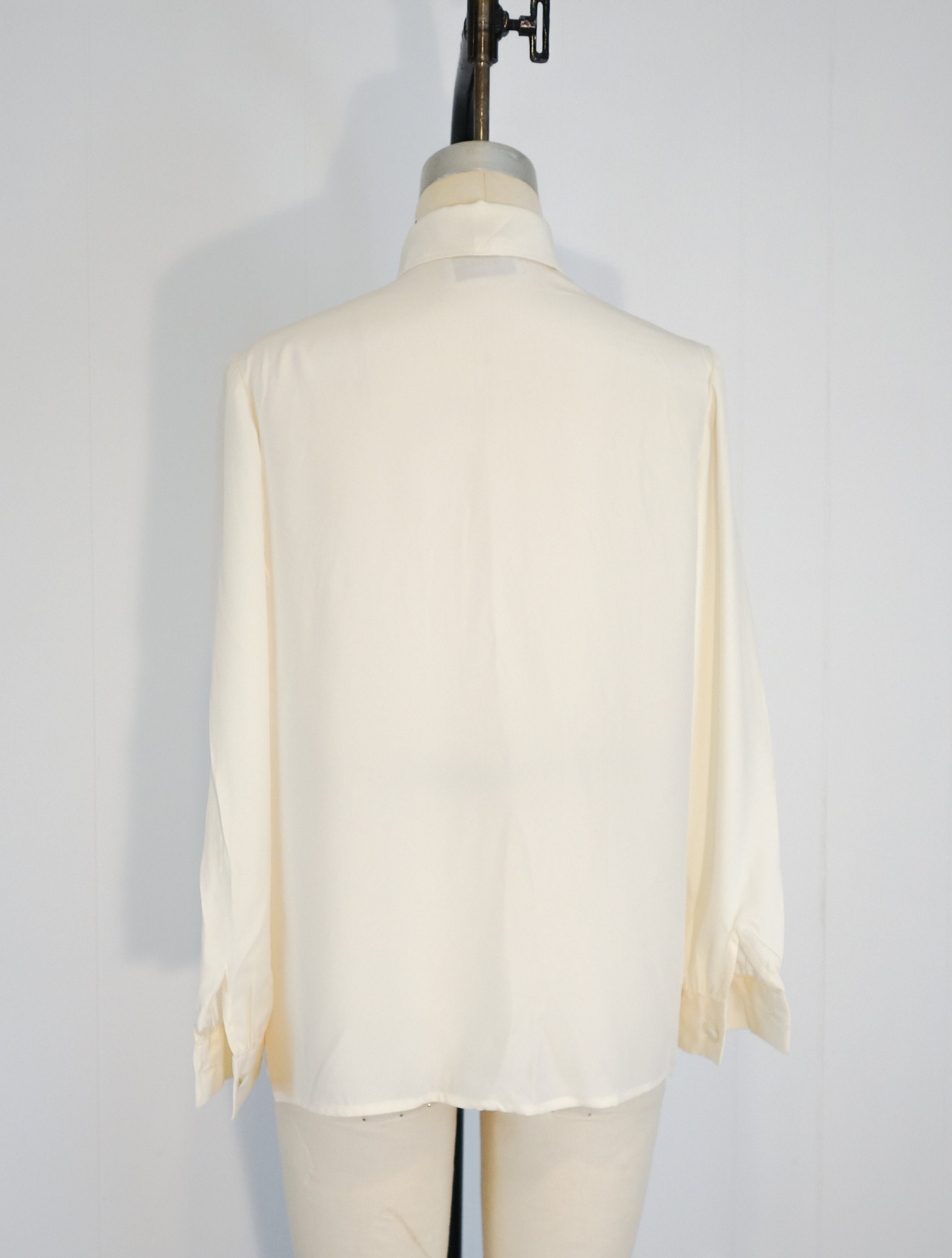 Off White Art Silk Collar Neck Plain Blouse