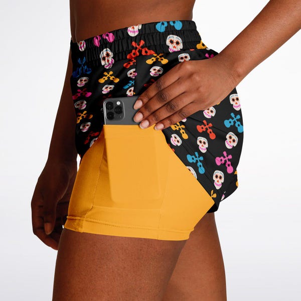 Coco Skulls Doppelschichtige Sportshorts für Damen | Poco Loco | Disney Shorts | Run Disney | Tragen Sie zu Disney | Mehrere Farben