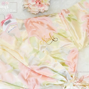 Personalized Satin Pastel Floral Robes, Bridesmaid Robes, Silk Floral Robe, Bridal Party Robes, Bridal Robe, Bridesmaid Gifts, Floral Robe