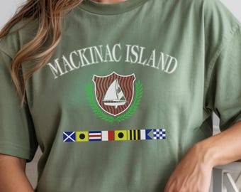 マキナック島Tシャツ | 海軍旗と帆船の紋章が入った航海Tシャツ | コンフォートカラーズ 1717 ミシガン スーベニアシャツ