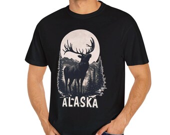 アラスカの山岳地帯のエルクのグラフィックTシャツ、ユニセックスのネイチャーTシャツ、アウトドアアドベンチャーシャツ、野生動物愛好家へのギフト、旅行のお土産アパレル