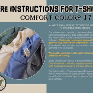 Puede incluir: Instrucciones de cuidado para camisetas Comfort Colors 1717. El texto aconseja lavar por separado para evitar que desti&ntilde;an. Recomienda lavar con colores similares y en agua fr&iacute;a. La imagen muestra camisetas dobladas en varios colores.