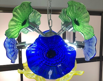 下向きの花柄照明、クラシックなムラーノガラスのユリのシャンデリア