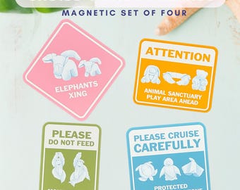 Puede incluir: Un conjunto de cuatro letreros magnéticos de animales de toalla. Los letreros son rosas, naranjas, verdes y azules, cada uno con un gráfico de animal diferente y texto. El texto incluye "Elephants Xing", "Attention", "Please Do Not Feed" y "Please Cruise Carefully".