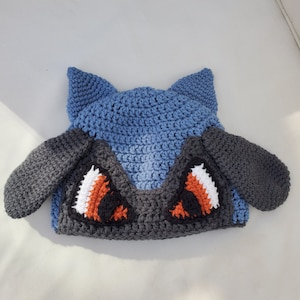 Gorro de conejito perro monstruo tejido a ganchillo