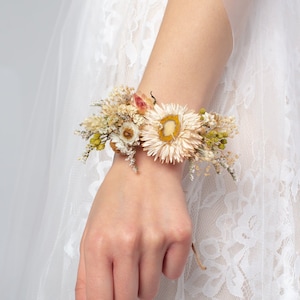 Strawflowers Wrist Corsage / Floral Corsage Bracelet / Dried flowers Blush Wedding Accessory / Handmade Bridesmaid Wrist Corsages