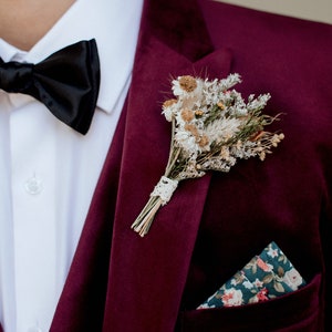 Dried Flower Boutonniere: Rustic Wedding Groomsmen Pin