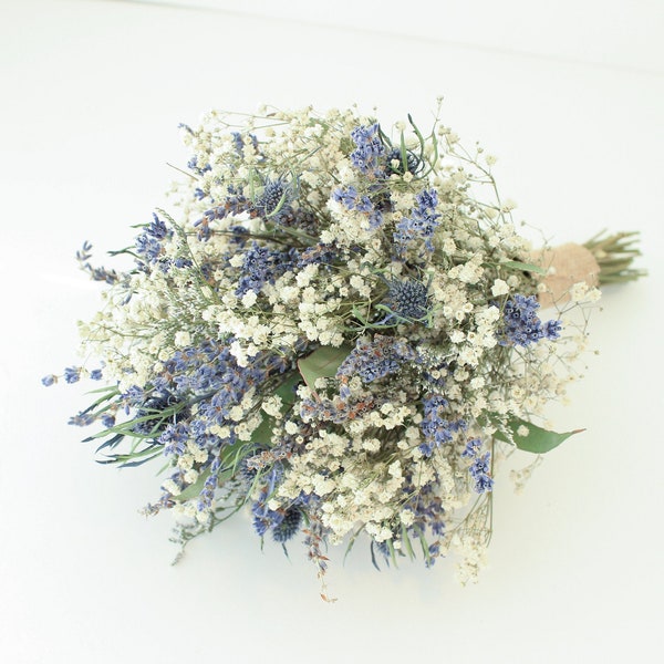 Lavendel blauwe distel boeket bruiloft/baby's adem boeket met eucalyptus bladeren/droge lavendel bruidsmeisje boeket/rustiek boeket
