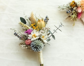 Dusty Blue Distel Boutonniere: Getrocknete Wildblumen Eukalyptus, Männerhochzeit