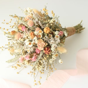 Pink Traum Pfirsich Trockenblumen Bouquet / Konservierte Daisy Rose Blumen Bouquet / Hochzeit Brautstrauß / Konservierte silbergraue Kräuter natürlich