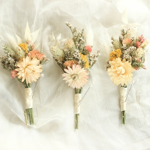 Blush Dried Flower Boutonniere: Earthy Floral Corsage