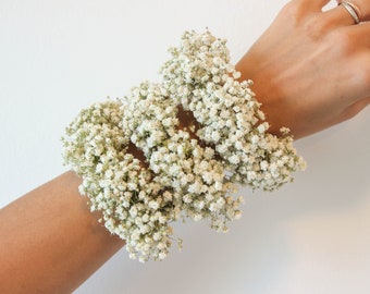 Dried Babies Breath Wrist Corsages / Floral Corsage Bracelet / Dried flowers Wedding Accessory / Handmade Bridesmaid Wrist Corsages