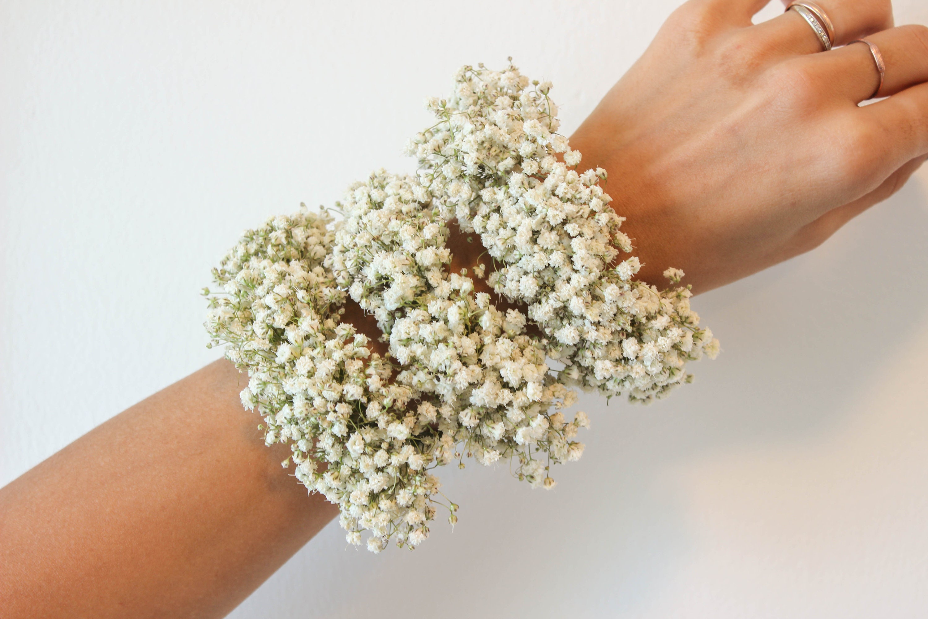 Dried Babies Breath Wrist Corsages / Floral Corsage Bracelet / Dried  Flowers Wedding Accessory / Handmade Bridesmaid Wrist Corsages 