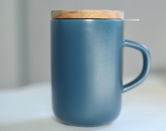 Grand Mug bleu avec infuseur et couvercle en bois, Tasse en grès, Mug à thé, tisanière