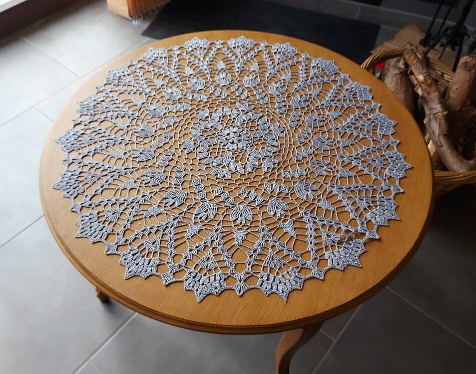 Grand Crochet en Dentelle Grise Doily 26.5 , Belle Décoration Faite à La Main, Cadeau Exclusif de Ma