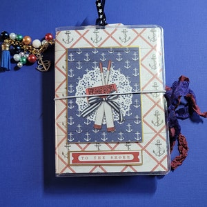 Diário feito à mão para viajantes, memórias de férias, fotos de férias, cadernos, aventuras, scrapbooking, amuletos de contas. Cartões de diário. Exclusivo