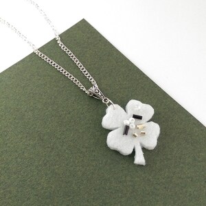 Collier Réversible Trèfle Noir Et Blanc – Acier, Neuf Avec étiquettes