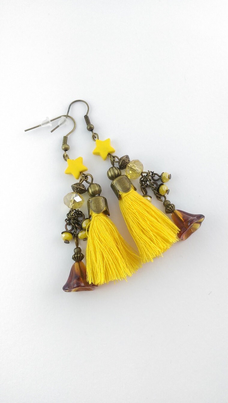 Boucles D'oreilles Fantaisie Pendantes - Demi-cercle Jaune Foncé Avec Chaînette
