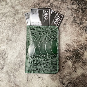 Clip de cuero para billetes/Billetera plegable de cuero con diseño minimalista de pata de avestruz verde, tarjetero delgado, billetera plegable para hombre