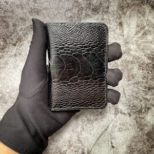 Cartera de clip de dinero de cuero Cartera minimalista personalizada / Cartera de tarjeta delgada / Cartera pequeña de pierna de avestruz negra