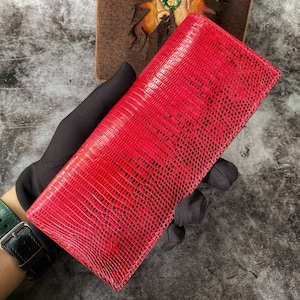 EN OFERTA - Cartera larga con lagarto color vino tinto