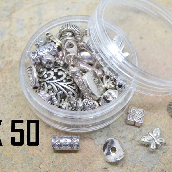 assortiment 50 perles, en métal argenté, avec boîte de rangement plastique