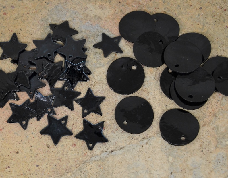 10 breloques sequin, nacre noir, médaille rond 15mm, étoile image 1