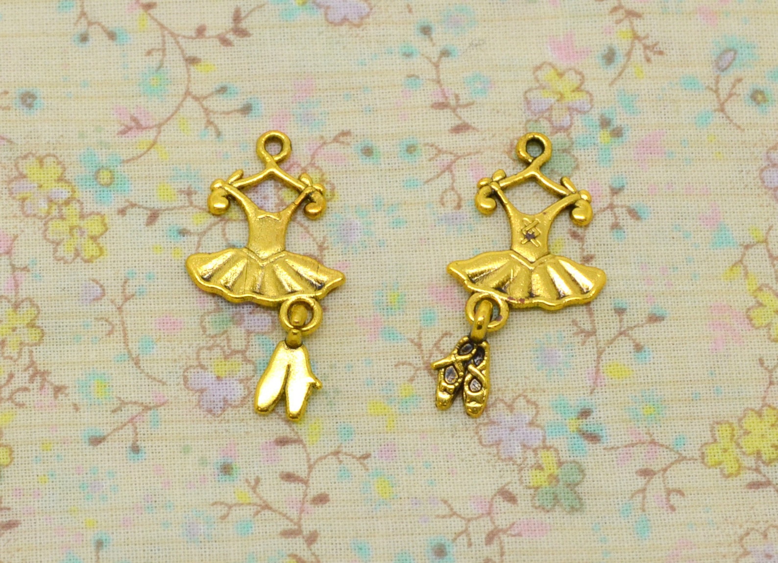 10 charms tutu dance, dancer, ballet shoe bow, held in gold metal