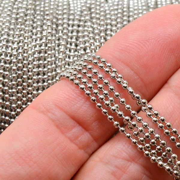 chaine au mètre, métal argenté, maille boule ou bille, diamètre 1.5mm