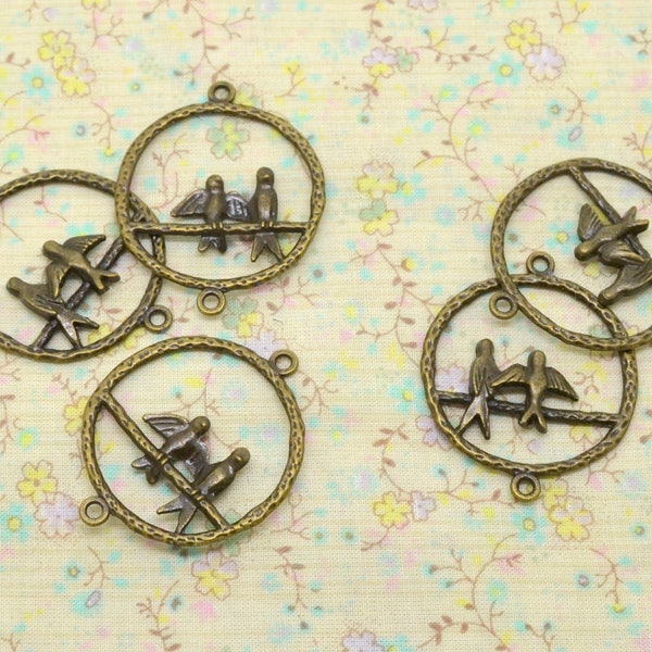 5 connecteurs ou breloques oiseau, sur branche, sur perchoir, en métal bronze, cercle diamètre 25mm