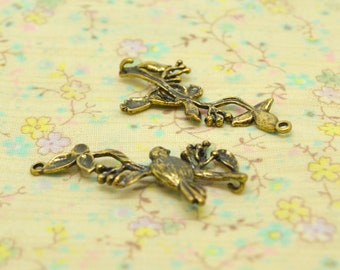 4 bird charms or connector, on branch, bronze metal, 30mm/15mm