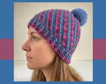 Handgemachte gehäkelte Beanie Mütze mit Bommel, in blau rosa gestreift