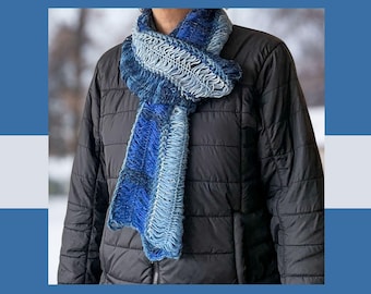 Gestreifter gehäkelter Winterschal - Langer luftiger Spitzen-Wrap - Blaue Mohair-Mischung mit metallischem Glanz